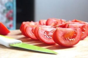 Cách thái cà chua hạt lựu