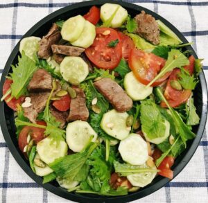 Salad thịt bò đơn giản, thơm ngon, hấp dẫn.