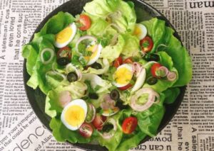 món ăn salad đơn giản tại nhà hoàn thành